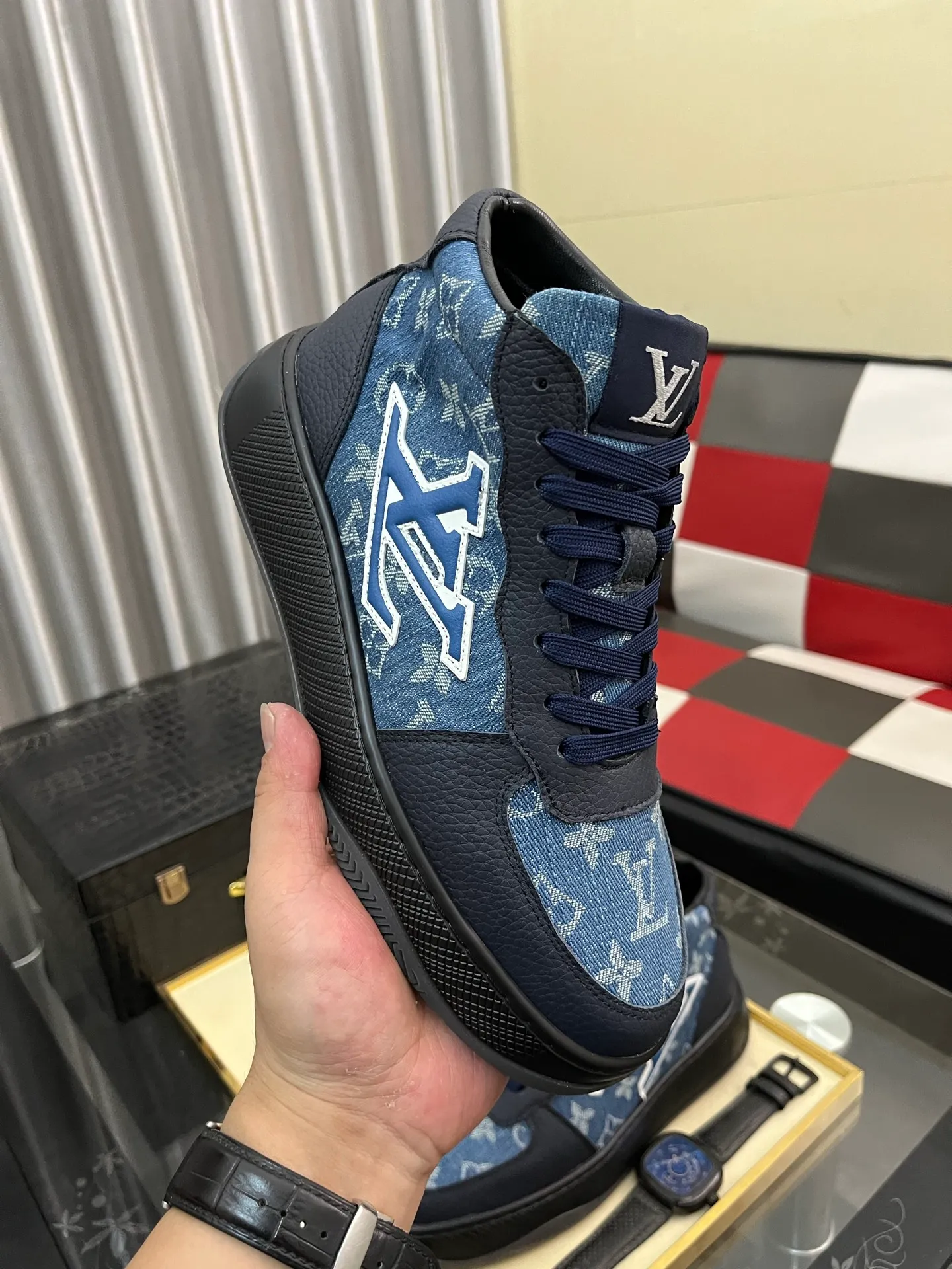 Ex-factory price: 438⌚️⌚️[LOUIS VUITTON] Same style as Louis Vuitton* official website 🚹Men's high-top casual shoes❤️Same style as popular celebrities and big names ~ Best-selling at home and abroad Lv focuses on the checkerboard series...Imported first-layer cowhide with special fabric ➕Full cotton, code number: 38-443️⃣Colors available